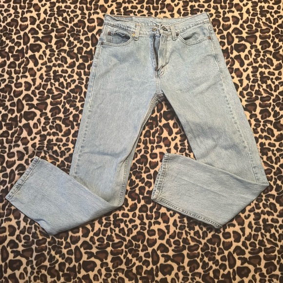 Levis - Picture 2 of 4